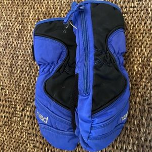 Lightly used Winter mittens by HEAD
